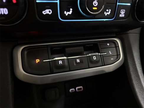 Used 2021 GMC Acadia SLT w/ Elevation Edition image 17