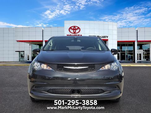 Used 2022 Chrysler Voyager LX FWD image 8