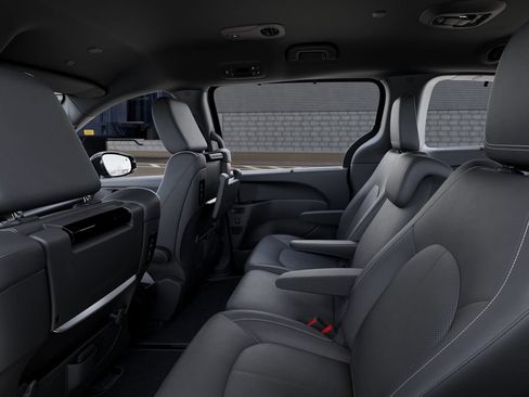 New 2025 Chrysler Pacifica Select w/ Uconnect Theater Family Group FWD image 24