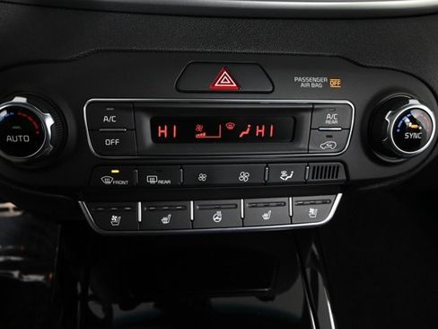 Used 2019 Kia Sorento SX image 29