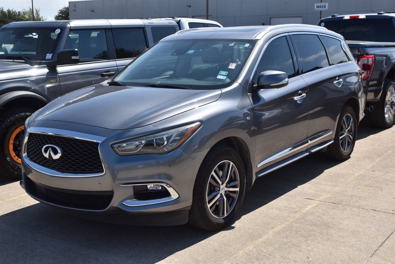 Used 2019 INFINITI QX60 Luxe w/ Essential Package FWD image 2