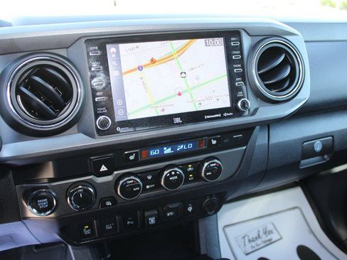 Used 2022 Toyota Tacoma TRD Off-Road w/ TRD Premium Off Road Package AWD/4WD image 9