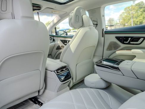 Used 2023 Mercedes-Benz EQS 580 4MATIC Sedan image 19