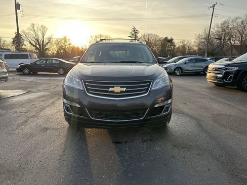 Used 2017 Chevrolet Traverse LT image 2