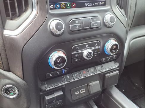 Used 2022 GMC Sierra 1500 AT4 w/ AT4 Preferred Package AWD/4WD image 6