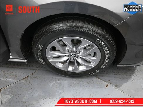 Used 2023 Toyota Sienna XLE image 41