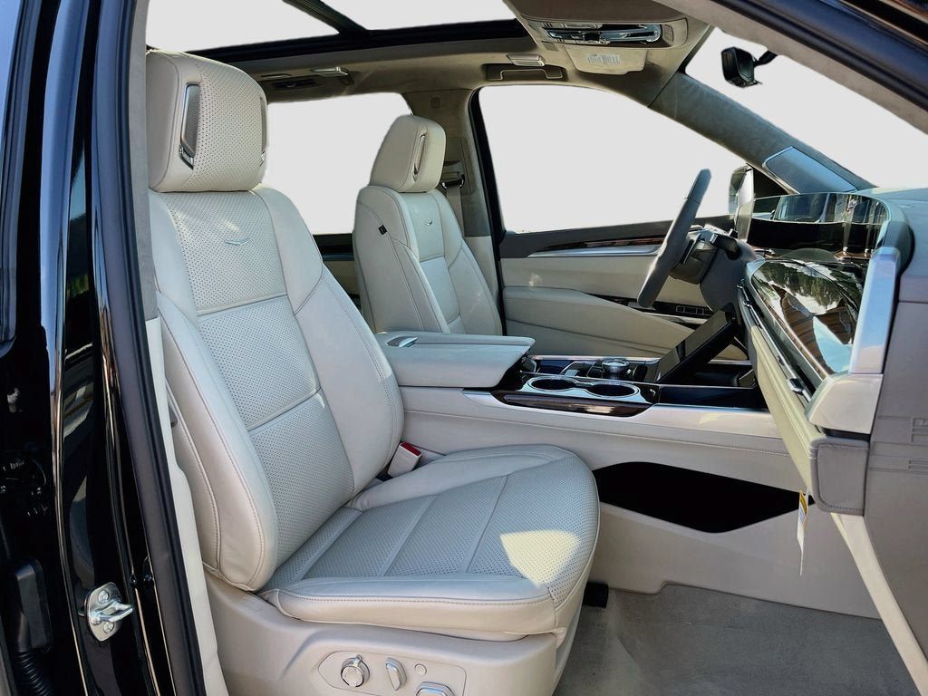 New 2026 Cadillac Escalade Platinum Luxury w/ LPO, Radiant Package AWD/4WD image 35