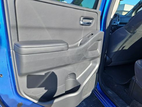 Used 2025 Nissan Frontier SV w/ SV Convenience Package AWD/4WD image 16