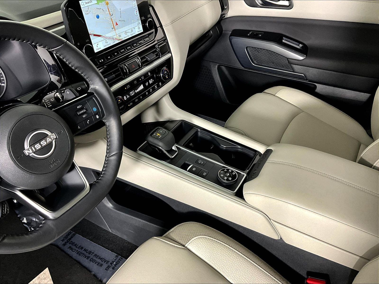 Certified 2025 Nissan Pathfinder SL AWD/4WD image 18