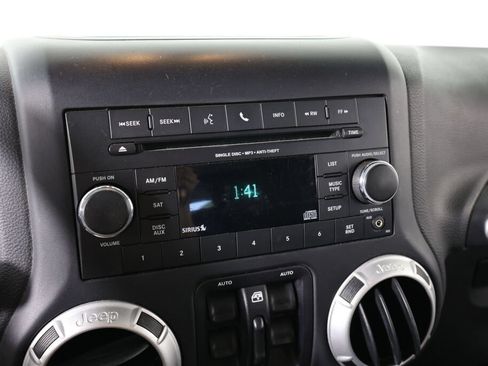 Used 2016 Jeep Wrangler Unlimited Sahara w/ Connectivity Group AWD/4WD image 32