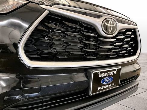 Used 2023 Toyota Highlander XLE AWD/4WD image 30