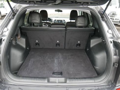 Used 2020 Jeep Cherokee Latitude Plus w/ Cold Weather Group AWD/4WD image 9