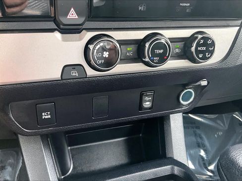 Used 2016 Toyota Tacoma SR RWD image 33