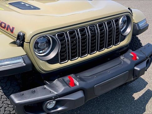 Certified 2025 Jeep Wrangler Unlimited Rubicon AWD/4WD image 31