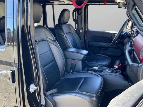 Used 2018 Jeep Wrangler Unlimited Sahara image 23