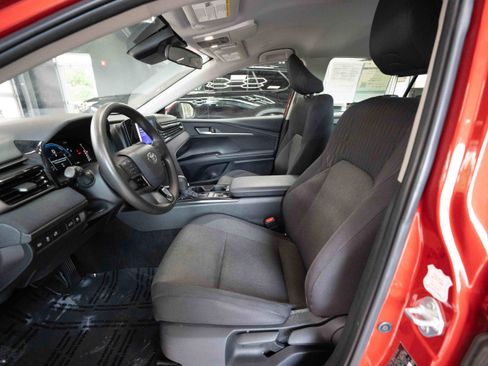 Used 2025 Toyota Camry LE FWD image 9