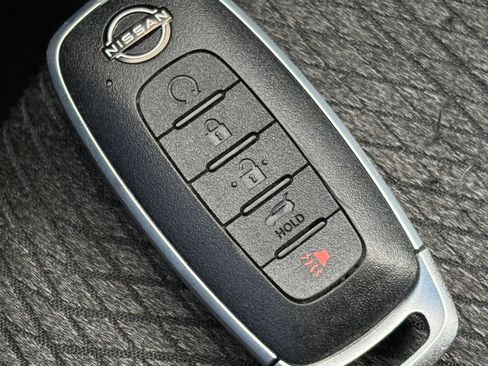 Used 2025 Nissan Rogue SV FWD image 27