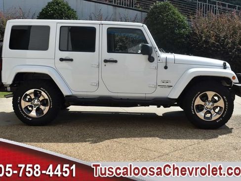 Used 2018 Jeep Wrangler Unlimited Sahara w/ Connectivity Group AWD/4WD image 13