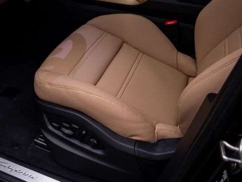 New 2026 Porsche Cayenne AWD/4WD image 17