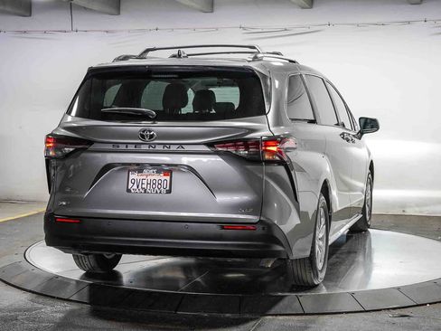 Certified 2026 Toyota Sienna XLE FWD image 6