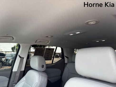 Used 2020 Chevrolet Traverse LT image 25