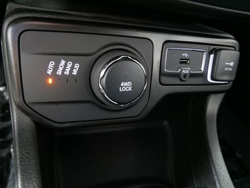 Used 2023 Jeep Renegade Latitude w/ Premium Group AWD/4WD image 29
