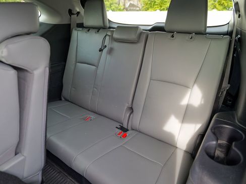 Used 2023 Toyota Highlander XLE image 29