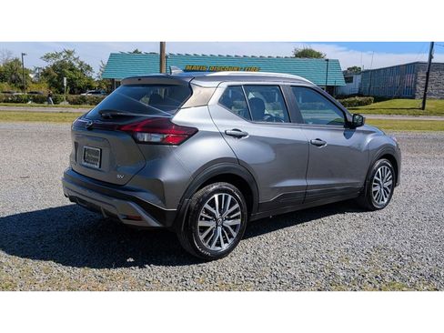 Used 2023 Nissan Kicks SV image 7