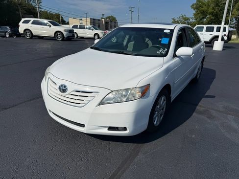 Used 2009 Toyota Camry XLE FWD image 3
