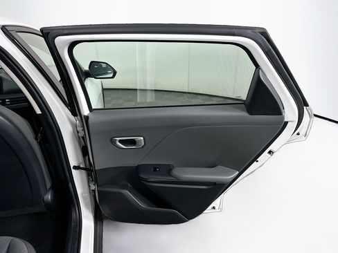 Used 2025 Kia K4 FWD image 28