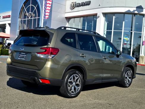 Used 2023 Subaru Forester Premium AWD/4WD image 4