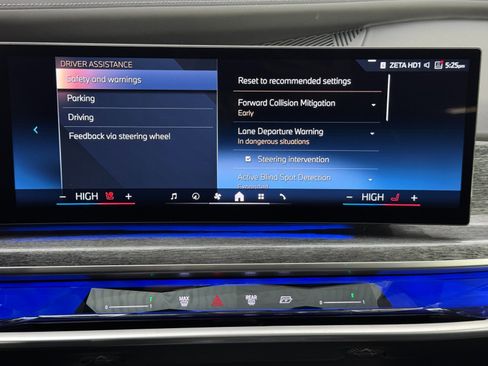 Used 2023 BMW 760i xDrive w/ Executive Package image 29