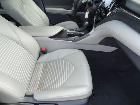 Used 2024 Toyota Camry SE FWD image 13