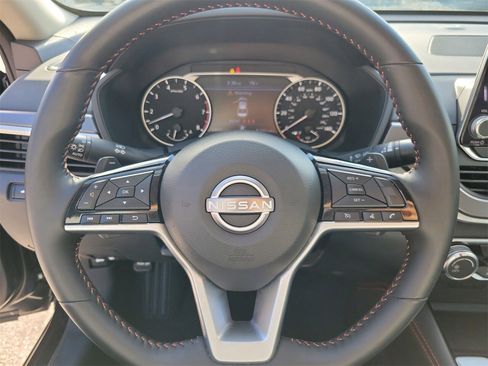 Used 2025 Nissan Altima 2.5 SR image 18