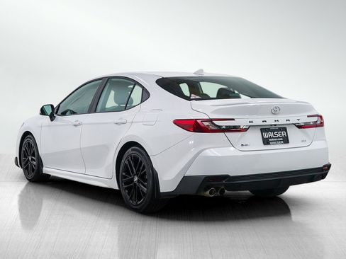 Used 2025 Toyota Camry SE image 3