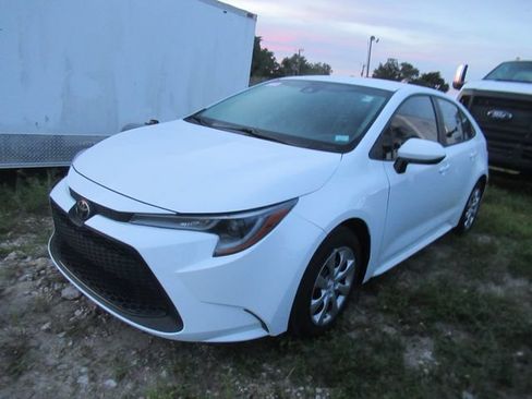 Used 2022 Toyota Corolla LE FWD image 3