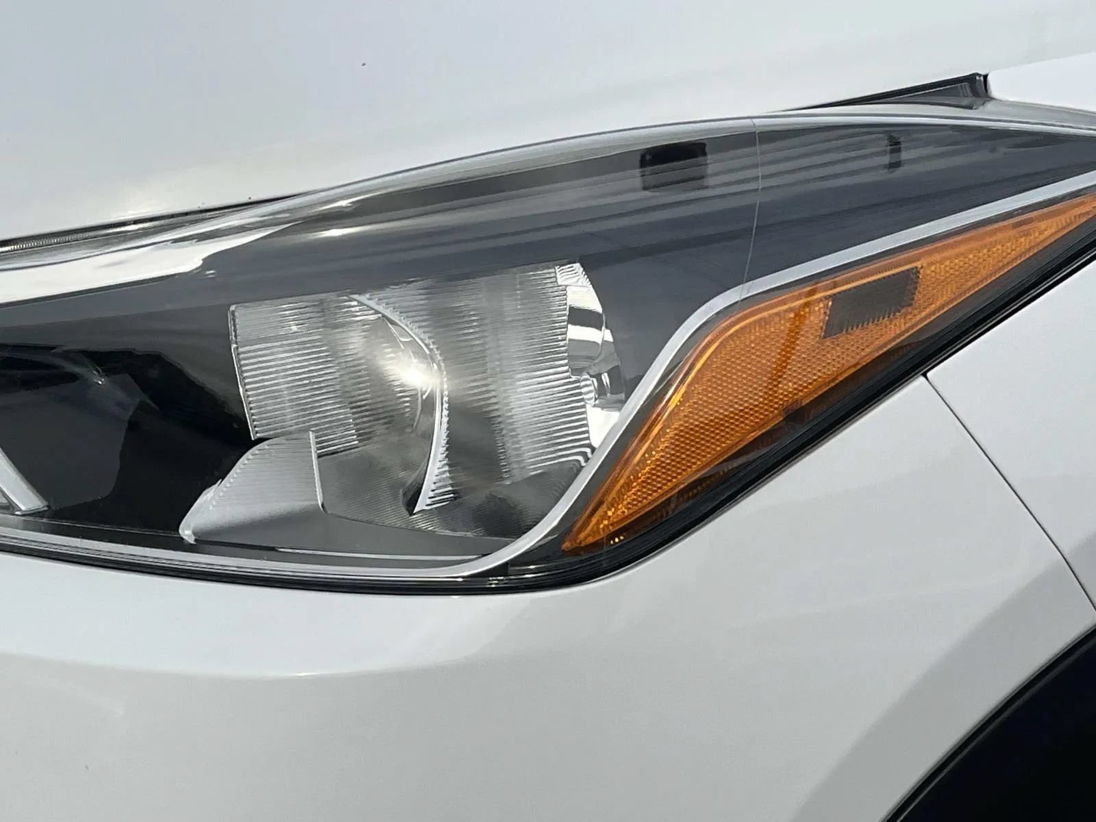 Used 2019 Nissan Kicks S FWD image 9