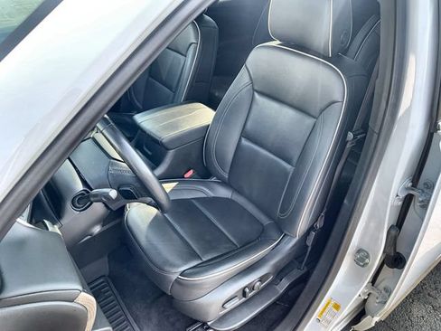 Used 2023 Chevrolet Traverse Premier FWD image 20