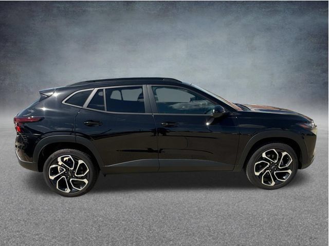 Used 2026 Chevrolet Trax RS w/ Sunroof Package FWD image 11