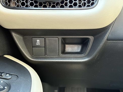 Used 2025 Honda HR-V LX image 14
