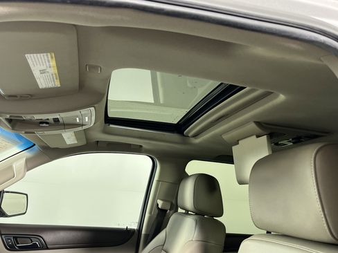 Used 2018 Chevrolet Suburban Premier image 17