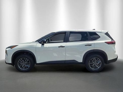 Used 2024 Nissan Rogue S FWD image 2