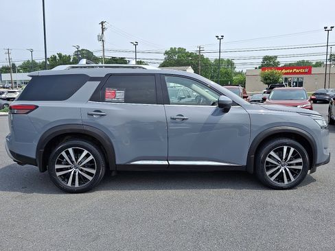 Certified 2023 Nissan Pathfinder Platinum w/ Black Appearance Package image 8