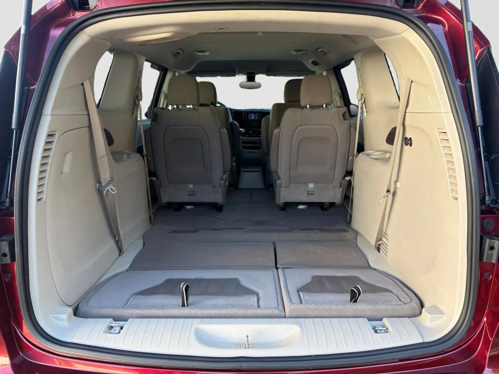 Used 2017 Chrysler Pacifica LX FWD image 17