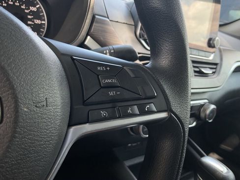 Used 2025 Nissan Altima 2.5 SV FWD image 29