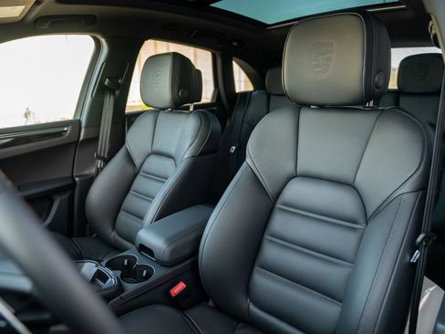 New 2026 Porsche Macan image 5
