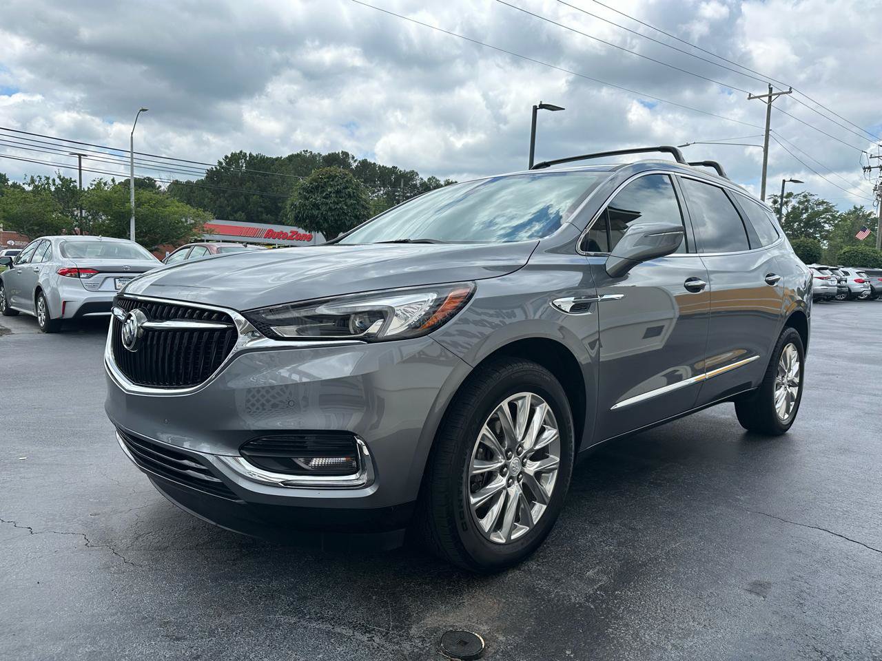 Used 2019 Buick Enclave Premium w/ Experience Buick Package FWD image 3