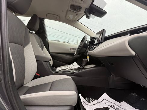 Used 2025 Toyota Corolla LE FWD image 32