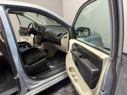 Used 2013 Dodge Grand Caravan SXT FWD image 22