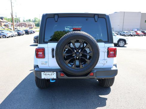 Used 2023 Jeep Wrangler Unlimited Sahara AWD/4WD image 6